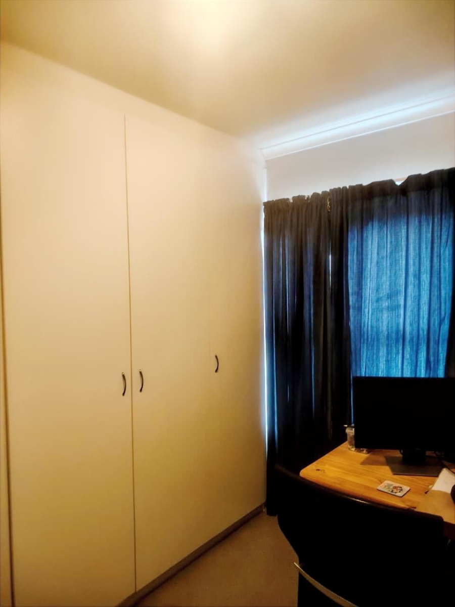 3 Bedroom Property for Sale in The Crest Western Cape